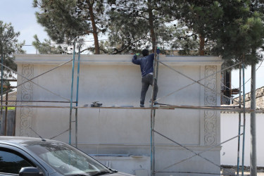 Yeni Suraxanı qəsəbəsində aparılan abadlıq işləri çərçivəsində qəsəbədə yerləşən istirahət parkında da əsaslı  yenidənqurma işləri davam edir