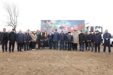 Noyabrın 4-də Suraxanı Rayon İcra Hakimiyyətinin təşkilatçılığı ilə “Konstitusiya və Suverenlik ili” çərçivəsində Zəfər Gününə həsr olunmuş ağacəkmə aksiyası keçirilib
