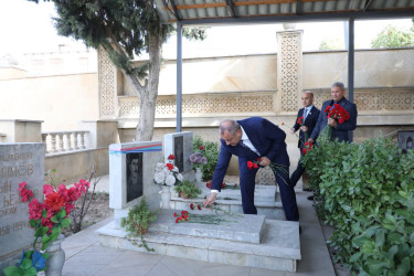 27 Sentyabr – Anım Günü ərəfəsində Suraxanı rayonunda Vətənimizin müstəqilliyi, suverenliyi və ərazi bütövlüyü uğrunda canından keçərək şəhidlik zirvəsinə ucalmış qəhrəmanlarımızın əziz xatirəsi dərin ehtiramla yad edilib