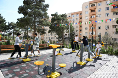 “Bizim həyət” layihəsi çərçivəsində yenilənmiş növbəti həyət sakinlərin istifadəsinə verilib