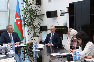 Aprelin 13-də Suraxanı Rayon İcra Hakimiyyətinin başçısı Adil Əliyev Rayon İcra Hakimiyyətində növbəti vətəndaş qəbulu keçirib