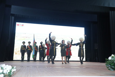 Suraxanıda “Konstitusiya və Suverenlik İli” çərçivəsində Şanlı tariximizin ən şərəfli və qürurverici səhifələrinə həkk olunmuş 8 noyabr – Zəfər gününün 5-ci ildönümü münasibətilə “Zəfər Bayrağına düzlən!” adlı vətənpərvərlik tədbiri keçirilib