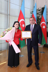 Suraxanı Rayon İcra Hakimiyyətinin təşkilatçılığı ilə 23 İyun - Dövlət Qulluqçularının Peşə Bayramı qeyd edilib. Tədbirdə Rayon İcra Hakimiyyətinin başçısı Adil Əliyev, YAP Suraxanı Rayon Təşkilatının sədri Vüqar Seyidov, rayonun hüquq-mühafizə orqanlarının rəhbərləri, RİHB-nin müavinləri, rayonun dövlət qulluqçuları iştirak ediblər