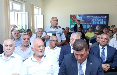 İyulun 22-də RİH başçısı Adil Əliyev 76 nömrəli tam orta ümumtəhsil məktəbdə Hövsan qəsəbə sakinləri ilə görüşüb