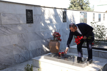 27 sentyabr – Anım günü ərəfəsində Suraxanı rayonunda şəhid məzarları ziyarət edilir