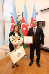 Suraxanı Rayon İcra Hakimiyyətinin təşkilatçılığı ilə “5 oktyabr – Beynəlxalq müəllimlər günü”nə həsr olunmuş tədbir keçirilib.