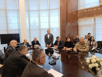 Aprelin 6-da Suraxanı Rayon İcra Hakimiyyətinin başçısı Adil Əliyev Rayon İcra Hakimiyyətində növbəti vətəndaş qəbulu keçirib