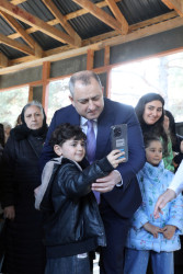 “Şəhərsalma və Memarlıq İli”  çərçivəsində Suraxanı rayonu, Əmircan qəsəbəsində salınan yeni park martın 19-da bayramlar ərəfəsində sakinlərin istifadəsinə verilib