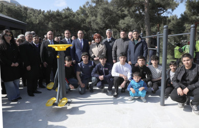 “Şəhərsalma və Memarlıq İli”  çərçivəsində Suraxanı rayonu, Əmircan qəsəbəsində salınan yeni park martın 19-da bayramlar ərəfəsində sakinlərin istifadəsinə verilib