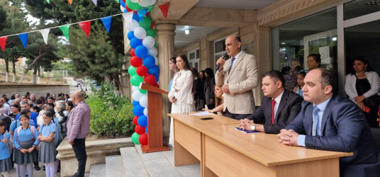 Sentyabrın 15-də “Bilik Günü”nə həsr olunmuş tədbirlərdə Rayon İcra Hakimiyyətinin məsul  əməkdaşları iştirak edərək Rayon İcra Hakimiyyəti başçısının təbriklərini çatdırıblar