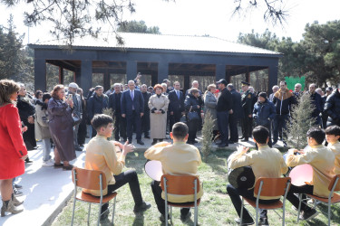 “Şəhərsalma və Memarlıq İli”  çərçivəsində Suraxanı rayonu, Əmircan qəsəbəsində salınan yeni park martın 19-da bayramlar ərəfəsində sakinlərin istifadəsinə verilib