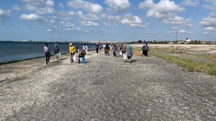 Xəzər dənizinin sahilində, Hövsan qəsəbəsi, “Antalya” çimərliyinin yaxınlığında təmizlik aksiyası keçirilmişdir