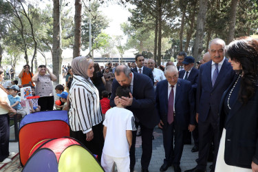 “Şəhərsalma və Memarlıq İli” çərçivəsində Suraxanı Rayon İcra Hakimiyyəti tərəfindən rayon ərazisində həyata keçirilən genişmiqyaslı abadlıq-quruculuq tədbirləri davam edərək Yeni Suraxanı qəsəbəsində də əsaslı yenidənqurma işləri aparılıb