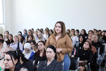 Mayın 13-də Suraxanı Rayon İcra Hakimiyyətinin başçısı Adil Əliyev tərəfindən Bülbülə qəsəbəsində yerləşən 226 nömrəli tam orta məktəbdə vətəndaşlarla növbəti səyyar qəbul keçirilib