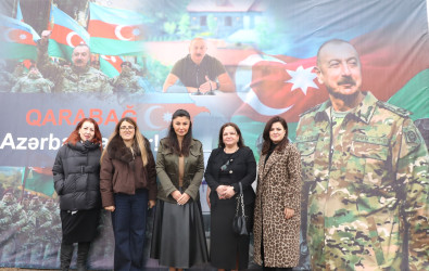 Noyabrın 4-də Suraxanı Rayon İcra Hakimiyyətinin təşkilatçılığı ilə “Konstitusiya və Suverenlik ili” çərçivəsində Zəfər Gününə həsr olunmuş ağacəkmə aksiyası keçirilib