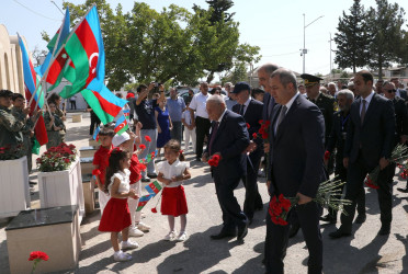 “Şəhərsalma və Memarlıq İli” çərçivəsində Suraxanı Rayon İcra Hakimiyyəti tərəfindən rayon ərazisində həyata keçirilən genişmiqyaslı abadlıq-quruculuq tədbirləri davam edərək Yeni Suraxanı qəsəbəsində də əsaslı yenidənqurma işləri aparılıb