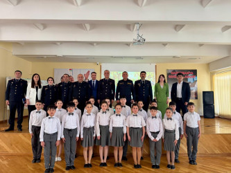 Suraxanı rayonunda növbəti dəfə "Narkomaniyaya qarşı mübarizə" mövzusunda maarifləndirici tədbirlər Hövsan qəsəbəsində yerləşən 76 №-li və Qaraçuxur qəsəbəsində 282 №-li  tam orta ümumtəhsil məktəblərində keçirilib