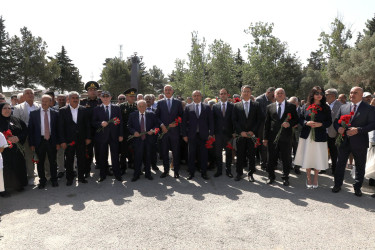 “Şəhərsalma və Memarlıq İli” çərçivəsində Suraxanı Rayon İcra Hakimiyyəti tərəfindən rayon ərazisində həyata keçirilən genişmiqyaslı abadlıq-quruculuq tədbirləri davam edərək Yeni Suraxanı qəsəbəsində də əsaslı yenidənqurma işləri aparılıb