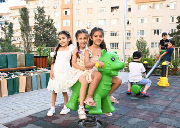 “Bizim həyət” layihəsi çərçivəsində yenilənmiş növbəti həyət sakinlərin istifadəsinə verilib