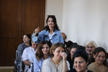 Oktyabrın 15-də Suraxanı Rayon İcra Hakimiyyətinin başçısı Adil Əliyev  A.Muradov adına 84 №-li tam orta məktəbdə Əmircan qəsəbə sakinləri ilə görüşüb