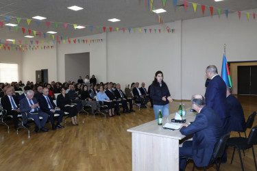 Suraxanı Rayon İcra Hakimiyyətinin başçısı Adil Əliyevin sakinlərlə növbəti səyyar görüşü Əmircan qəsəbəsində baş tutub