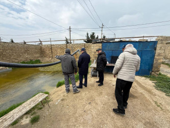 Suraxanı Rayon İcra Hakimiyyətinin başcısı Adil Əliyev rayon ərazisində su basmış ərazilərə baxış keçirdi