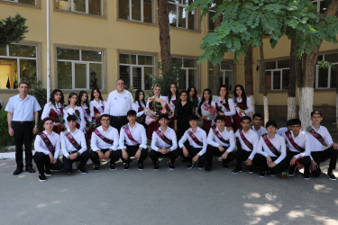 Rayon İcra Hakimiyyətinin baçşısı Adil Əliyev “Son zəng” münasibətilə məzunları təbrik edib