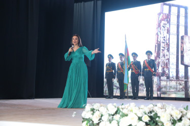 Suraxanıda “Konstitusiya və Suverenlik İli” çərçivəsində Şanlı tariximizin ən şərəfli və qürurverici səhifələrinə həkk olunmuş 8 noyabr – Zəfər gününün 5-ci ildönümü münasibətilə “Zəfər Bayrağına düzlən!” adlı vətənpərvərlik tədbiri keçirilib