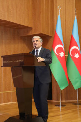 Suraxanıda “Heydər Əliyev və Azərbaycan tarixi” referat-yazı müsabiqəsinin rayon mərhələsinin yekunlarına həsr olunmuş elmi-praktik konfrans keçirilib