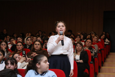 Suraxanıda “Heydər Əliyev və Azərbaycan tarixi” referat-yazı müsabiqəsinin rayon mərhələsinin yekunlarına həsr olunmuş elmi-praktik konfrans keçirilib