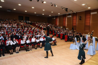 Suraxanıda “Heydər Əliyev və Azərbaycan tarixi” referat-yazı müsabiqəsinin rayon mərhələsinin yekunlarına həsr olunmuş elmi-praktik konfrans keçirilib