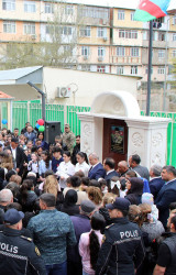 Qeyd edək ki, aprelin 25-də Suraxanı Rayon İcra Hakimiyyətinin təşkilatçılığı ilə Hövsan qəsəbəsi, Rüfət Abdullayev küçəsi məhəllə 14/15 ünvanda yeni təmir olunmuş məhəllənin açılışı olub