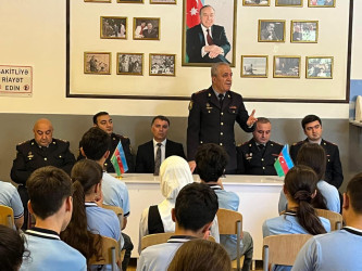 Suraxanı rayonunda "Narkomaniyaya qarşı mübarizə" mövzusunda maarifləndirici tədbirlər Qaraçuxur qəsəbəsində yerləşən 341 №-li və 346 №-li tam orta ümumtəhsil məktəblərində keçirilib
