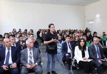 Mayın 13-də Suraxanı Rayon İcra Hakimiyyətinin başçısı Adil Əliyev tərəfindən Bülbülə qəsəbəsində yerləşən 226 nömrəli tam orta məktəbdə vətəndaşlarla növbəti səyyar qəbul keçirilib