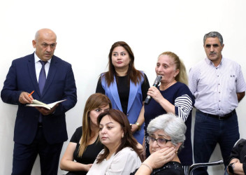 Suraxanı Rayon İcra Hakimiyyətinin başçısı Adil Əliyevin vətəndaşlarla növbəti səyyar görüşü sentyabrın 2-də Qaraçuxur qəsəbəsində yerləşən 285 saylı tam orta ümumtəhsil məktəbində keçirilib