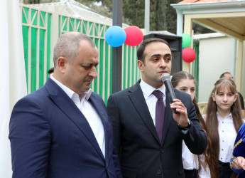 Qeyd edək ki, aprelin 25-də Suraxanı Rayon İcra Hakimiyyətinin təşkilatçılığı ilə Hövsan qəsəbəsi, Rüfət Abdullayev küçəsi məhəllə 14/15 ünvanda yeni təmir olunmuş məhəllənin açılışı olub