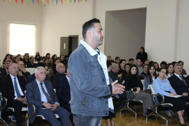 Suraxanı Rayon İcra Hakimiyyətinin başçısı Adil Əliyevin sakinlərlə növbəti səyyar görüşü Əmircan qəsəbəsində baş tutub