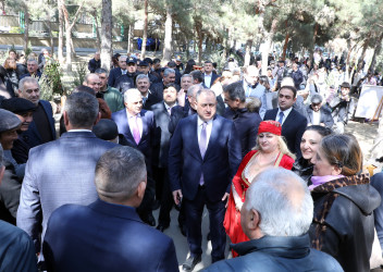 “Şəhərsalma və Memarlıq İli”  çərçivəsində Suraxanı rayonu, Əmircan qəsəbəsində salınan yeni park martın 19-da bayramlar ərəfəsində sakinlərin istifadəsinə verilib