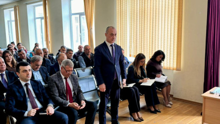 Oktyabrın 22-də Suraxanı Rayon İcra Hakimiyyətinin başçısı Adil Əliyev E.Cəfərov adına 118 №-li tam orta məktəbdə Hövsan qəsəbə sakinləri ilə görüşüb