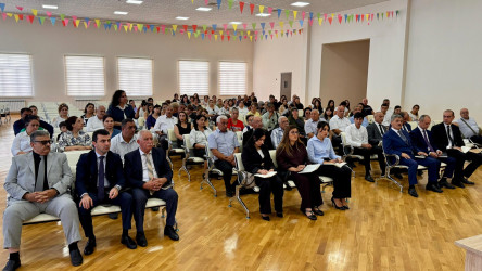 Avqustun 28-də Suraxanı Rayon İcra Hakimiyyətinin başçısı Adil Əliyev Əmircan qəsəbəsində yerləşən 154 saylı tam orta məktəbdə sakinlərlə səyyar görüş keçirib