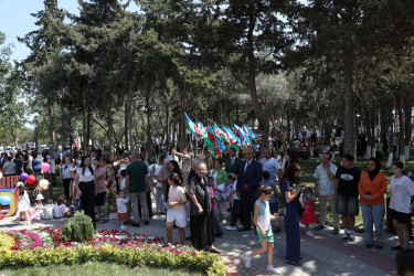 “Şəhərsalma və Memarlıq İli” çərçivəsində Suraxanı Rayon İcra Hakimiyyəti tərəfindən rayon ərazisində həyata keçirilən genişmiqyaslı abadlıq-quruculuq tədbirləri davam edərək Yeni Suraxanı qəsəbəsində də əsaslı yenidənqurma işləri aparılıb