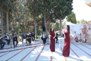 Suraxanı Rayon İcra Hakimiyyətinin və “Qeyd-Sosial Maarifləndirmə” İctimai Birliyinin birgə təşkilatçılığı ilə 20 Sentyabr – Dövlət Suverenliyi Gününə və 18 sentyabr - Milli Musiqi Gününə həsr olunmuş konsert proqramı keçirilib
