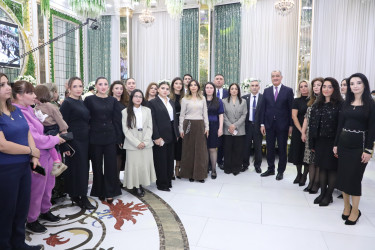 Suraxanı Rayon İcra Hakimiyyətinin və YAP Suraxanı Rayon Təşkilatının birgə təqdimatında “Konstitusiya və suverenlik ili” çərçivəsində 31 Dekabr - Dünya Azərbaycanlılarının Həmrəyliyi Günü və Yeni il bayramı münasibətilə “Milli həmrəylik və dövlətçilik” adlı tədbir keçirilib