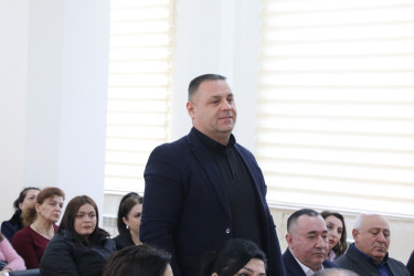 Fevralın 18-də RİH başçısı növbəti dəfə 97 nömrəli tam orta məktəbdə Əmircan qəsəbəsinin sakinləri ilə görüşüb