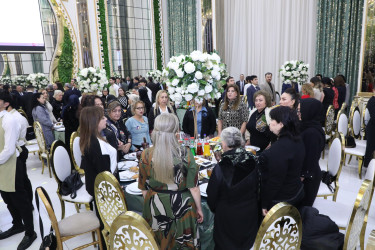 Suraxanı Rayon İcra Hakimiyyətinin və YAP Suraxanı Rayon Təşkilatının birgə təqdimatında “Konstitusiya və suverenlik ili” çərçivəsində 31 Dekabr - Dünya Azərbaycanlılarının Həmrəyliyi Günü və Yeni il bayramı münasibətilə “Milli həmrəylik və dövlətçilik” adlı tədbir keçirilib