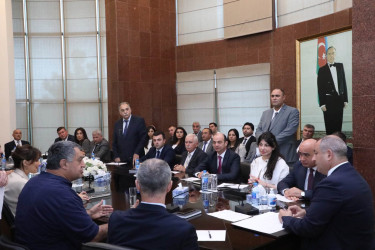 Avqustun 31- də Suraxanı Rayon İcra Hakimiyyətinin başçısı Adil Əliyev Rayon İcra Hakimiyyətində növbəti vətəndaş qəbulu keçirib