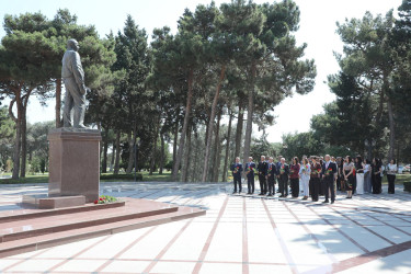 Suraxanı Rayon İcra Hakimiyyətinin təşkilatçılığı ilə 23 İyun - Dövlət Qulluqçularının Peşə Bayramı qeyd edilib. Tədbirdə Rayon İcra Hakimiyyətinin başçısı Adil Əliyev, YAP Suraxanı Rayon Təşkilatının sədri Vüqar Seyidov, rayonun hüquq-mühafizə orqanlarının rəhbərləri, RİHB-nin müavinləri, rayonun dövlət qulluqçuları iştirak ediblər