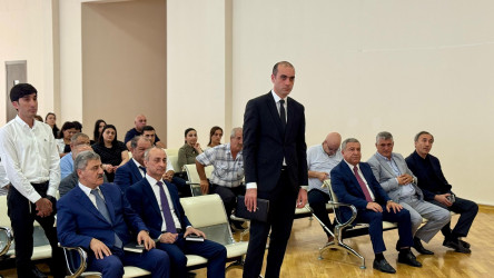 Avqustun 28-də Suraxanı Rayon İcra Hakimiyyətinin başçısı Adil Əliyev Əmircan qəsəbəsində yerləşən 154 saylı tam orta məktəbdə sakinlərlə səyyar görüş keçirib