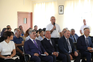 Avqustun 25-də Suraxanı Rayon İcra Hakimiyyətinin başçısı Adil Əliyevin vətəndaşlarla növbəti səyyar görüşləri Zığ qəsəbəsində yerləşən 317 nömrəli, Qaraçuxur qəsəbəsində yerləşən 282 nömrəli və Əmircan qəsəbəsində yerləşən 114 nömrəli tam orta ümumtəhsil məktəblərində keçirilib