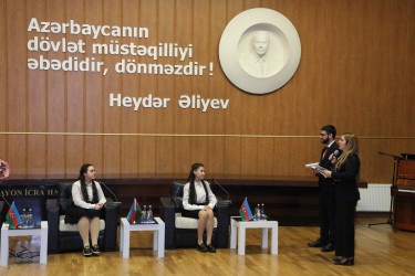 Suraxanıda “Heydər Əliyev və Azərbaycan tarixi” referat-yazı müsabiqəsinin rayon mərhələsinin yekunlarına həsr olunmuş elmi-praktik konfrans keçirilib